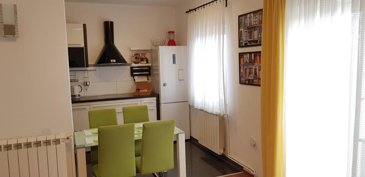 Apartman I Studio Apartman Majoli Kukuljanovo Buitenkant foto